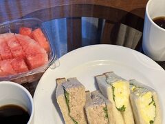 1月11日
ホテルで朝食。
ABC Stores #38 で購入。
Sandwich-Tuna/Egg $ 7.99 (税別)
Watermelon 10oz $ 6.79 (税別)