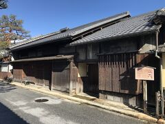 新町通り、森五郎兵衛邸。
森五郎兵衛は、江戸時代中期の近江商人で八幡御三家の一人。建物は非公開。

