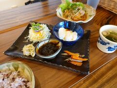 ダンナさんは
◆週替わりランチ（島豆腐と豚の生姜焼き）