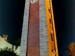 チムサチョイのフェリー乗り場近くの鐘楼。
四面に時計があるのが特徴。

かつての九広鉄道・九龍駅の時計台だそうです。
（紅磡駅にその機能は移されました）