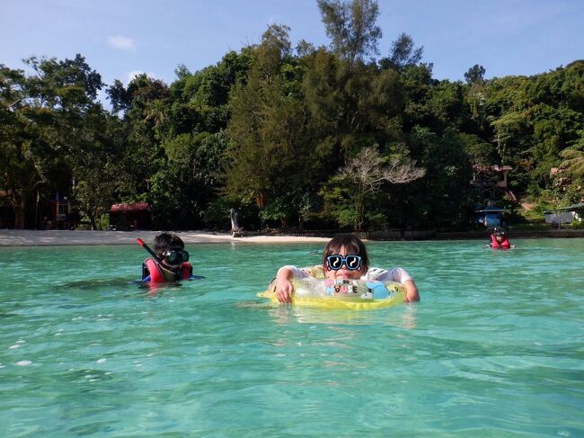 海はキレイなんだけど、砂地で魚はあまりいない。