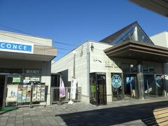 東海道本線で岐阜方面への電車まで少し時間があるので駅の外へ出てみたが、駅前はこれといって何も無い