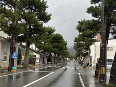 気を取り直して神門通りを進みます
平日で100%雨予報だったこともあり人通りは少なかったです