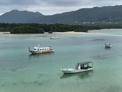 前回来た時もやや曇っていたけれど、この川平湾の美しい光景は唯一無二だわ。