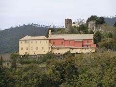 モンテロッソ アル マーレの古城墓地