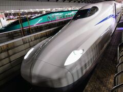 朝６時前の東京駅…

まずは東海道新幹線に乗り名古屋へ向かいます(^^)