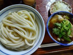 念願のこくやの肉つゆうどん。
つるっとして、しかも歯ごたえのある武蔵野うどん。
絶品でした！