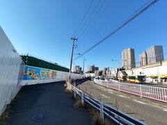 神奈川県北の橋本駅の南口、かつて駅前にあった神奈川県立相原高校は、職業能力開発総合大学校の跡地へ移転して、JR東海がリニア中央新幹線の「神奈川県駅（仮称）」を建設中である。