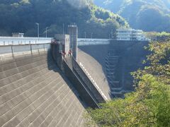 9:30-9:40　石手川(いしてがわ)ダム（愛媛県松山市宿野町）
道後温泉から今治市に向かう国道317号線沿いに石手川ダムがあるので、寄り道をしました。