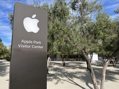 ヨセミテに行く前に少し寄り道。Apple本社横にあるApple Park Visitor Centerへ。駐車は無料です。