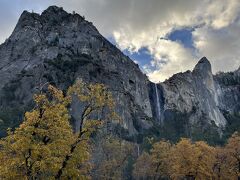 ここはBRIDALVEIL FALL。シーズンではないので滝はちょろちょろしか流れていませんでした。