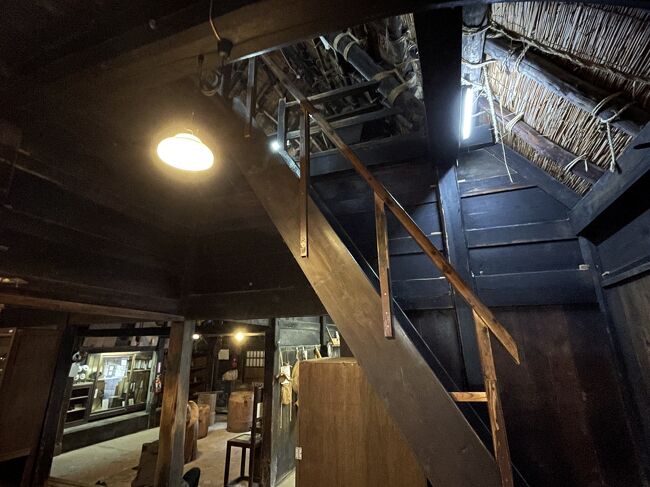 下呂温泉合掌村　民俗資料館（旧岩崎家住宅主屋）<br /><br />屋根裏部屋への階段はほぼ梯子