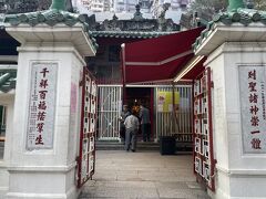 前回お参りできなかった、上環にある文武廟へ。ホテルから徒歩10分足らず