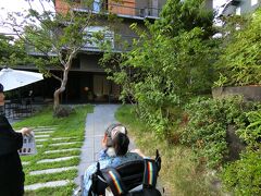 坂道を登って松本十帖入口へ。