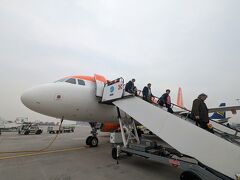 ロンドン・ガトウィック空港からEasy Jet でヴェネツィア・マルコポーロ空港へ！

曇天でヴェネツィア上空の景観は見えず、この時点ではイタリアに着いたという実感がありませんでしたが、