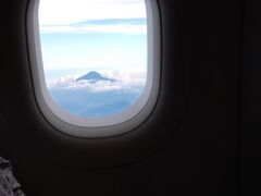 ほぼ甲州街道上空、横田の空域を飛んで、左舷に富士山が見えました。
ヘリ屋さんちの運転手は英語が苦手な人が多く、特にネイティヴ アメリカンの理解が大変だという話を聞いたことあります....
