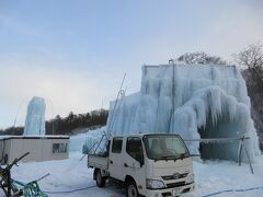 氷瀑祭りの準備中。