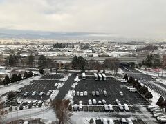 3日目の朝、少し雪が積もってます。ロイヤルホテル長野は長野市松代町にあり、長野ICを降りてすぐ。