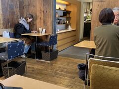 桝一市村酒造場の精米蔵を改造したカフェです。