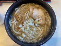 翌日はまたレンタカー借りて放浪。
背脂ラーメンならぬ背脂うどん。
なかなか旨かった。