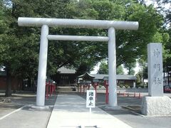 三本榎の東側にあるお伊勢の森神明社です。
説明板によると、宝暦１２年（１７６２）の創建。
この地は神社を中心として広い範囲にわたり地名を中藤村御伊勢地と称されてきました。

