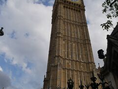 久しぶりのビッグベン。
コロナ前に旅行をイギリス旅行を計画した時はビッグベンベンは絶賛修復中で見られないなぁーと思ってたけどコロナ禍の間に修復が完了して見ることができた。
いいのか？悪いのか？