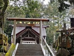 日本最古のパワースポット真名井神社
奥に神聖な水を頂けるところがあります。
パワーを授かる神聖な水でペットボトルに入れました。
ここからは撮影禁止になっています（汗