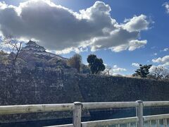 次の目的地に向けてまた走り出します。
和歌山に来るのは5回目ですが、初めて和歌山城を見ました。