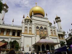 【サルタン モスク】
シンガポール最大であり、最古のイスラム教寺院。