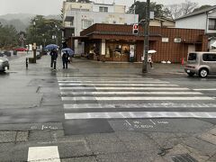 伊勢市駅に戻ってきたのが14時15分くらいでした
ホテルのチェックインまでまだ45分程あったので、再度外宮まで行ってその手前にある赤福外宮前店へ