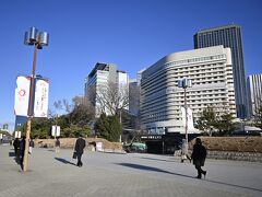 　　　1月25日　　寒っ！　それもそのはず今朝の気温0℃

　　　近畿北部は大雪でえらいこっちゃ状態のこの数日
　　　打って変わって市内はとても平和な通勤風景
　　　

　　　

　　　　