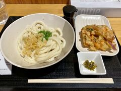 しょうゆうどん
天ぷらなどはキャフェテリア方式で自分で取って。