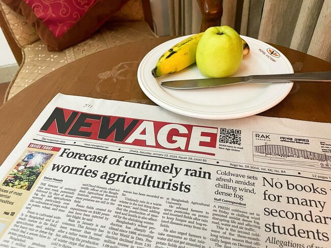 ウエルカムフルーツは明日の列車の中で食べることに。<br />新聞がドアの下に入っていました。こんなの初めてかも？<br />一応選挙後の治安を心配していましたが、<br />一面が天気のニュースだったので大丈夫かと思いました。<br />