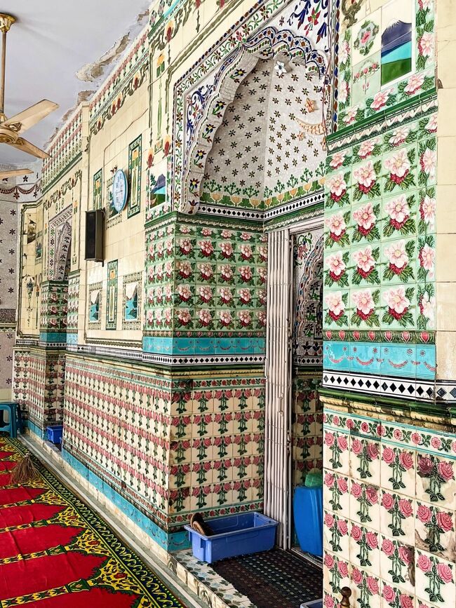 このモスクが一番見たかったんだ～！<br />この旅、唯一内部には入れたモスクでしたが、<br />美しい装飾タイルに目はくぎ付け。