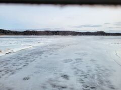 厚岸湖は真っ白
凍ってる？