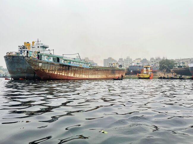 これから解体されるであろう船舶には、<br />長年、お疲れ様と言ってあげたい気持ちになりました。