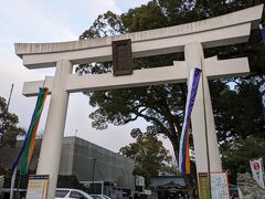 続いて加藤神社へ。
熊本城から繋がる道は工事中で通行できず、かなりの回り道。御朱印がいただける時間に間に合うか…急ぎ足で向かいました。