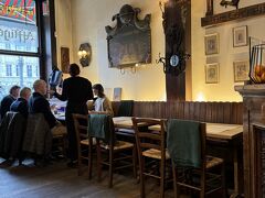 チョコレート博物館の後は
グランプラスに戻り

新規開拓の店
La Chaloupe d’Or
ラシャルプドール

ブリュッセルワッフルと紅茶で昼食