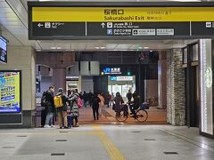 始まりは大阪駅です。
今回は最近できた西出口から始まります。
この改札を使うのは初めてなので、ここからおおさか東線のホームに向かいます。