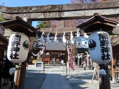 カラスを祭る神社です。