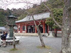 鞍馬寺本堂（たぶん）．この裏を通って，奥の院の参道に向かいます．