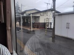 隣りの駅が涌谷。