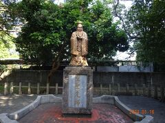 台中神社跡。
誰の像だろう？