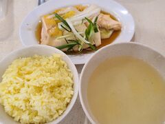 Nam Heong Chicken Rice　
気を取り直してこちらのチキンライス店へ。
チキンがもうぷりぷりでめちゃおいしかったです。
ほかにもチャーシューなどスモールサイズにしてもらいオーダーしましたが
チキンライス以外は食べなくていいかな。