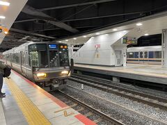 大阪出張を終え、この日の宿泊地、姫路へと新快速にて移動。
電車乗る前は仕事の打ち上げで飲んでいたのだが、どうやら相当酔っぱらっていたらしく、椅子から転げ落ちて頭を打ったらしい。
そのことに気が付いたのは、翌日ホテルにて頭を触ったらコブができているのを知った時であった。やばいね～。