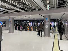 ＜虎ノ門ヒルズ駅＞

別の日。
今日はランニングクラブの仲良し7人組で新年会。
虎ノ門ヒルズ駅が出来たのは知っていましたが降りるのは初めて。