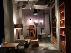 今夜のお宿
泉崎のキッチンホステルアオ
インテリアはとってもオシャレ
シャワーもトイレも数多くてキレイ
１階のカフェで持ち込みも出来ました
