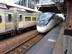 最近デビューした自強号3000。
この列車のデビューによって台北～台東間の交通網が発展したようです。

こちらの列車に乗って行きます(^_-)-☆。