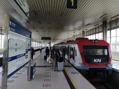 インドネシアの列車はかなりちゃんとしてます。