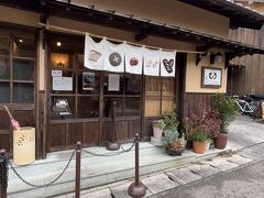 ベッカライ コンディトライ ヒダカさん
人気のドイツパンのお店です
隣にはカフェもありました